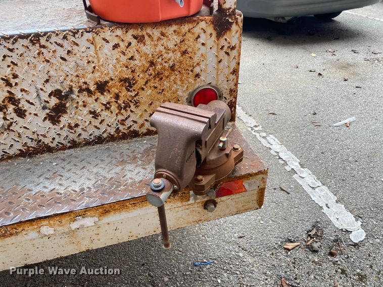 image for item KE9386 2000 Ford F750 Super Duty  bucket truck