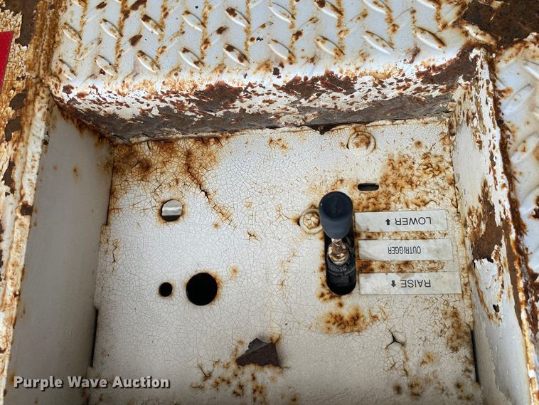 image for item KE9386 2000 Ford F750 Super Duty  bucket truck