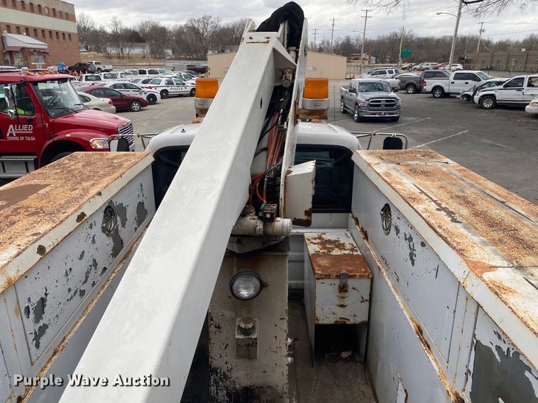 image for item KE9386 2000 Ford F750 Super Duty  bucket truck