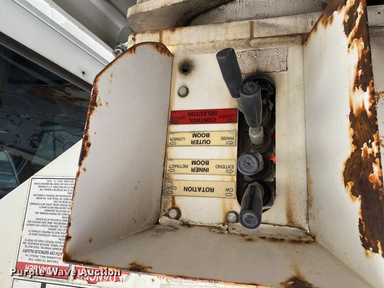 image for item KE9386 2000 Ford F750 Super Duty  bucket truck