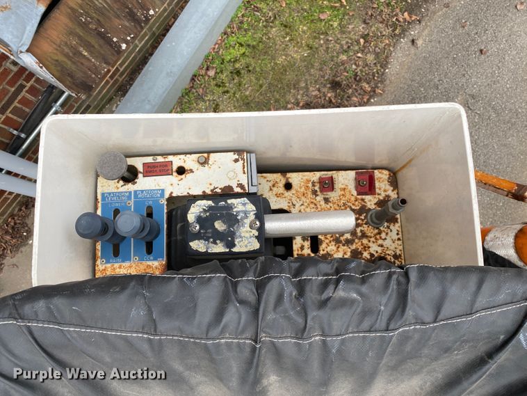 image for item KE9386 2000 Ford F750 Super Duty  bucket truck