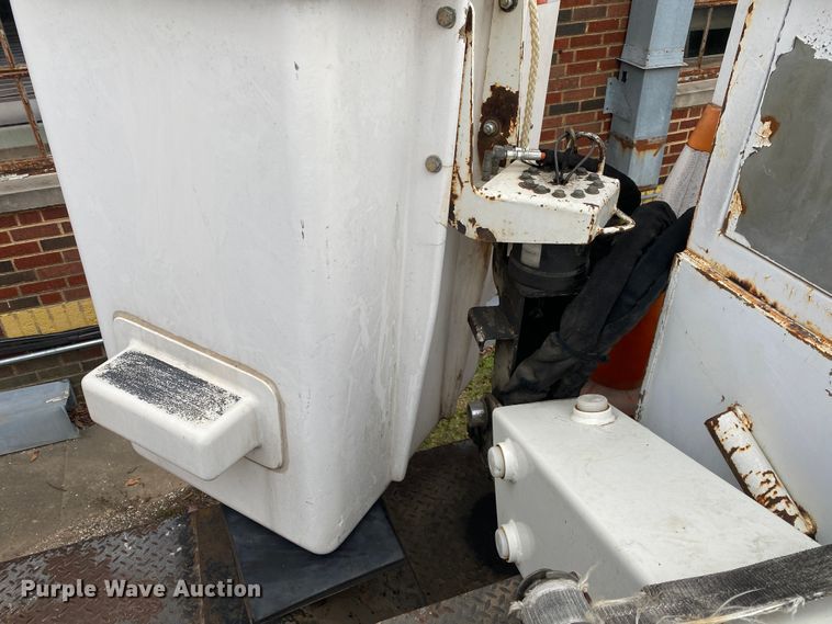 image for item KE9386 2000 Ford F750 Super Duty  bucket truck