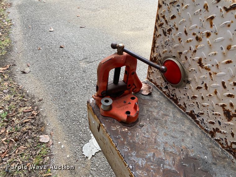 image for item KE9386 2000 Ford F750 Super Duty  bucket truck