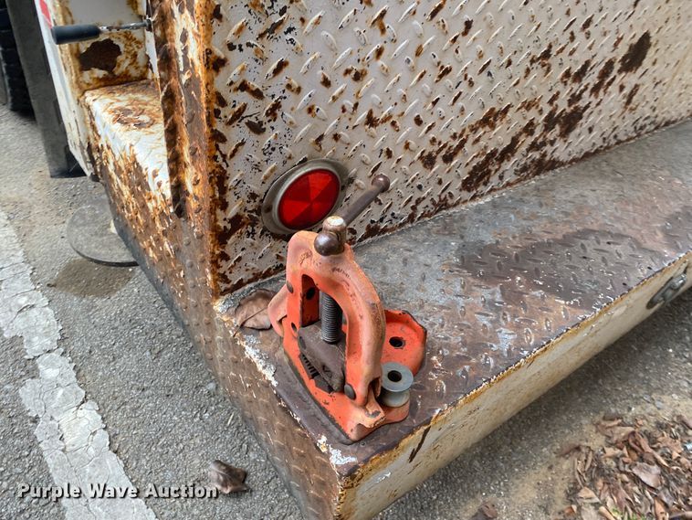 image for item KE9386 2000 Ford F750 Super Duty  bucket truck