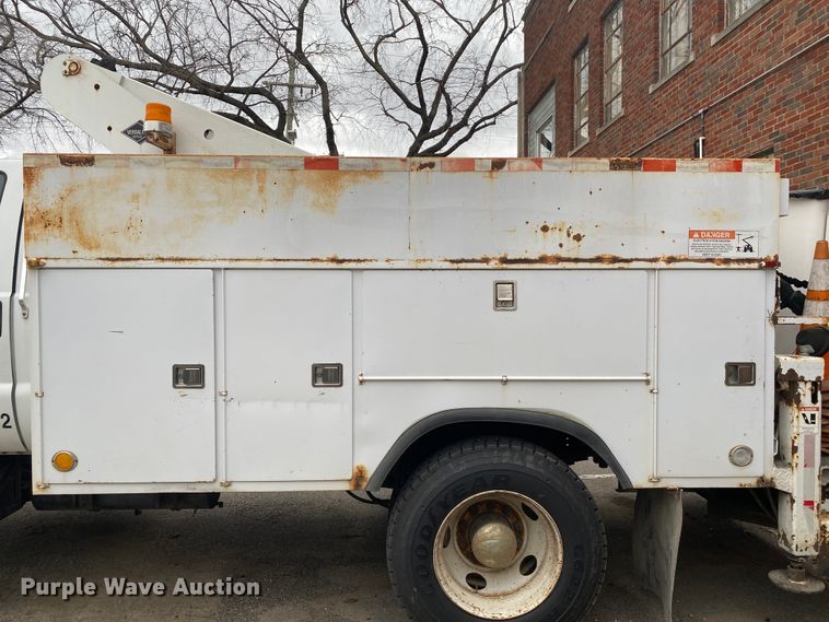 image for item KE9386 2000 Ford F750 Super Duty  bucket truck