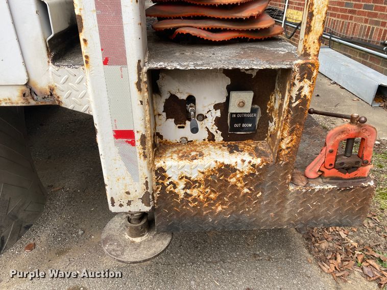 image for item KE9386 2000 Ford F750 Super Duty  bucket truck