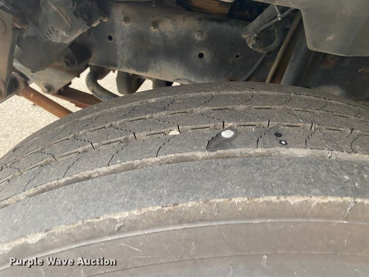 image for item KE9386 2000 Ford F750 Super Duty  bucket truck