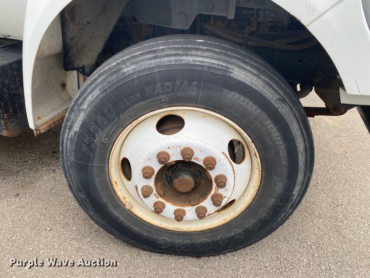 image for item KE9386 2000 Ford F750 Super Duty  bucket truck