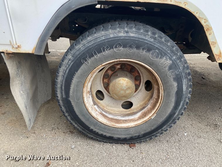 image for item KE9386 2000 Ford F750 Super Duty  bucket truck