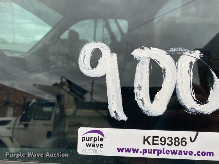 image for item KE9386 2000 Ford F750 Super Duty  bucket truck