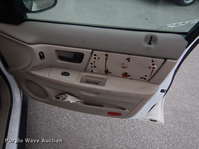 image for item KE9430 2004 Ford Taurus SES