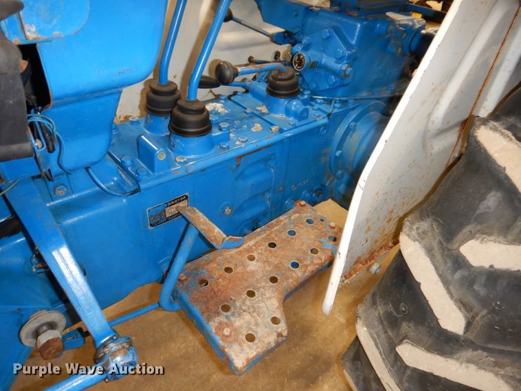 image for item KG9946 Ford 1500  MFWD tractor