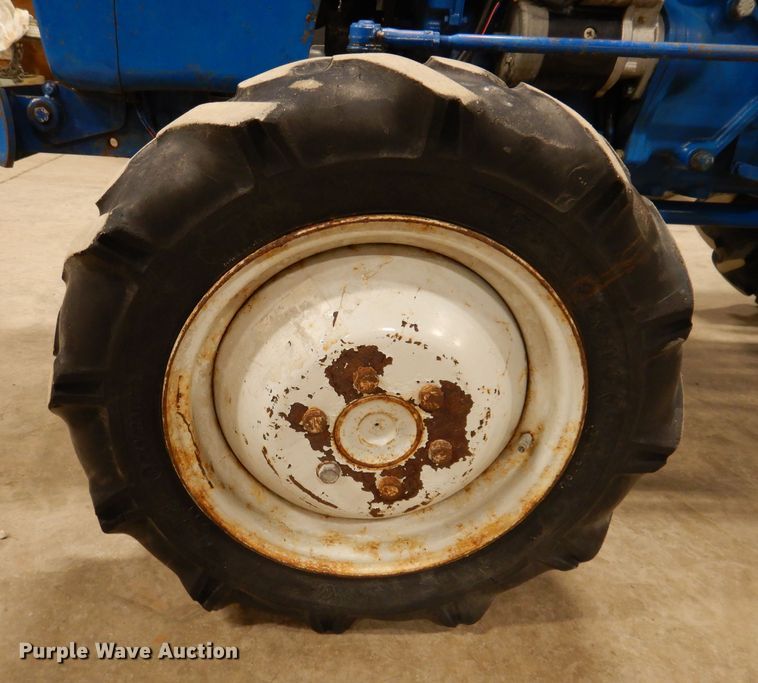 image for item KG9946 Ford 1500  MFWD tractor