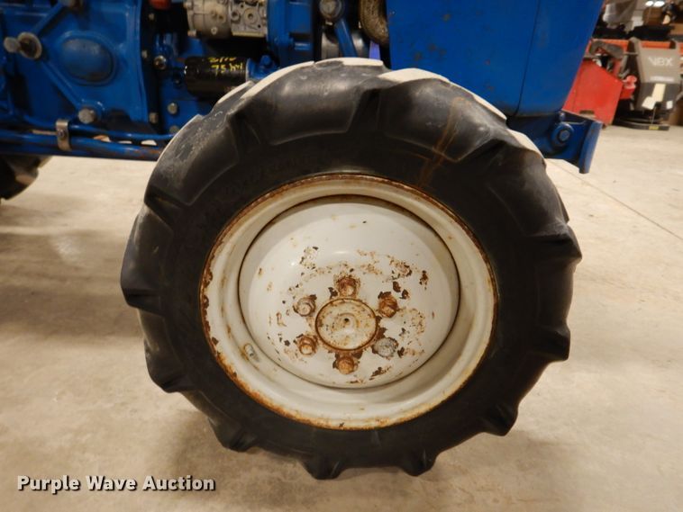 image for item KG9946 Ford 1500  MFWD tractor