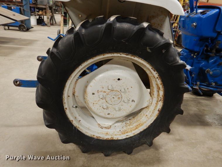 image for item KG9946 Ford 1500  MFWD tractor