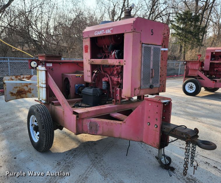 image for item KH9700 2009 Giant-vac TM6600JDTB-HW  leaf vacuum