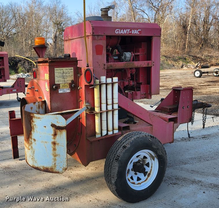 image for item KH9700 2009 Giant-vac TM6600JDTB-HW  leaf vacuum