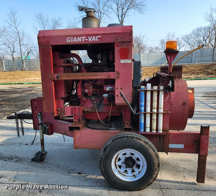 image for item KH9700 2009 Giant-vac TM6600JDTB-HW  leaf vacuum