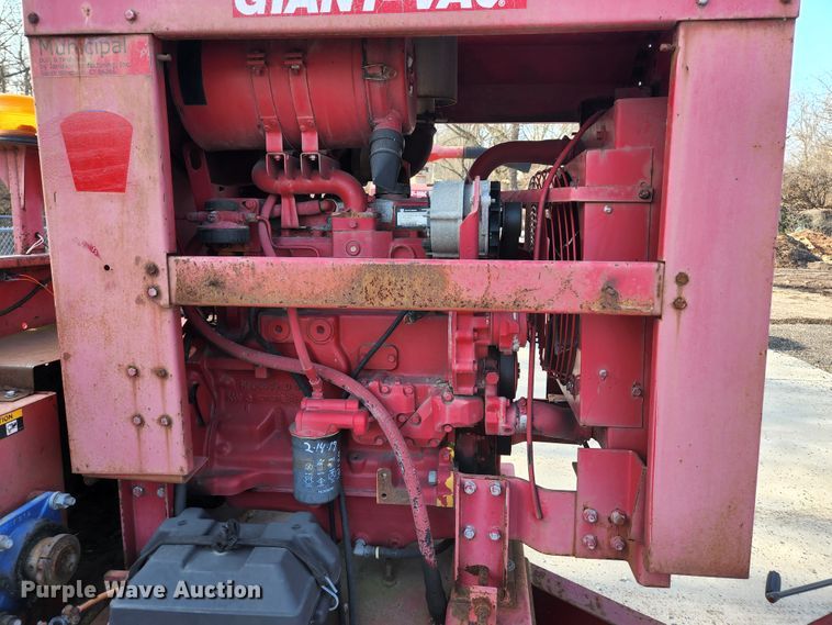 image for item KH9700 2009 Giant-vac TM6600JDTB-HW  leaf vacuum