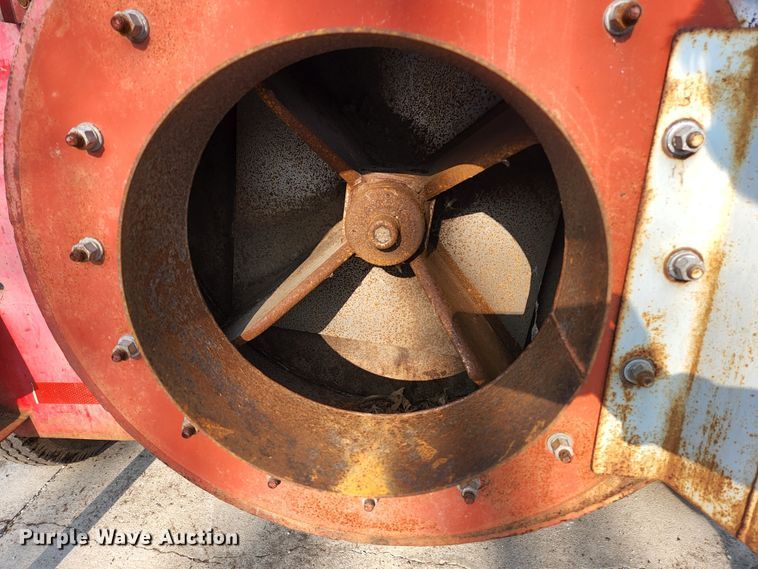 image for item KH9700 2009 Giant-vac TM6600JDTB-HW  leaf vacuum