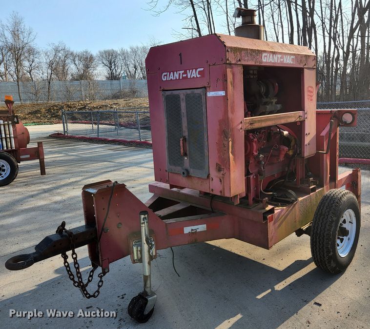 image for item KH9701 2007 Giant-vac TM6600JDTB-HW  leaf vacuum