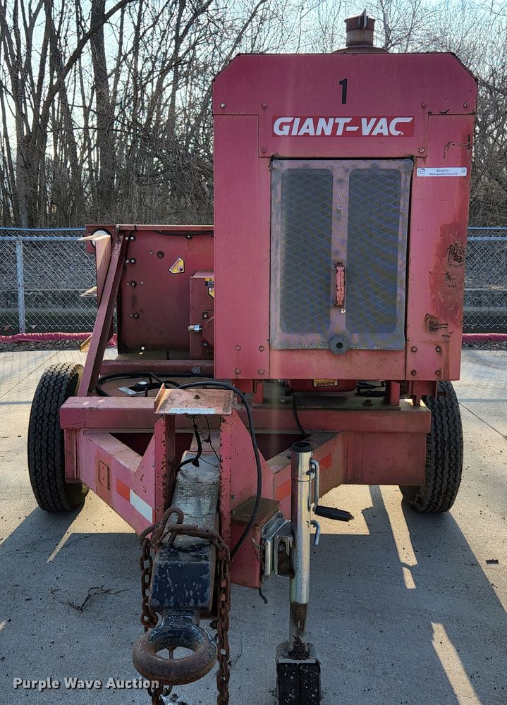 image for item KH9701 2007 Giant-vac TM6600JDTB-HW  leaf vacuum