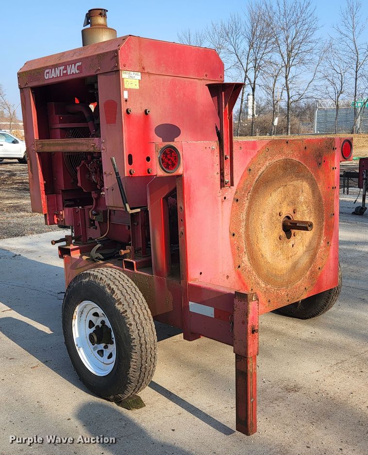 image for item KH9701 2007 Giant-vac TM6600JDTB-HW  leaf vacuum