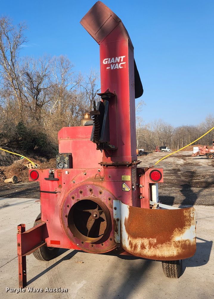 image for item KH9702 2009 Giant-vac TM6600JDTB-HW  leaf vacuum