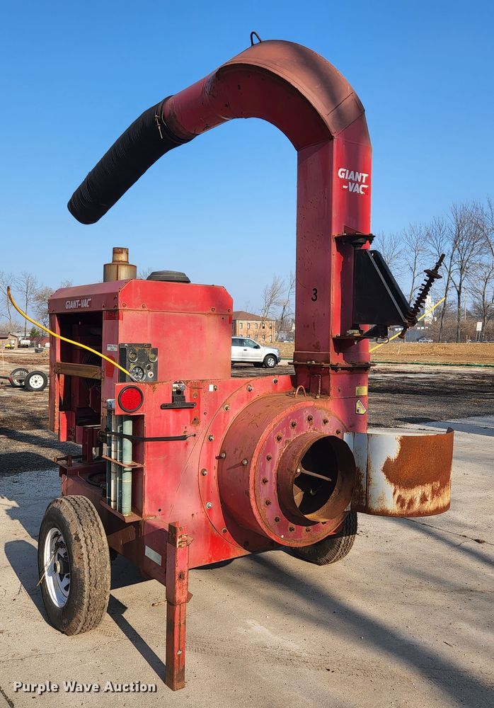 image for item KH9702 2009 Giant-vac TM6600JDTB-HW  leaf vacuum