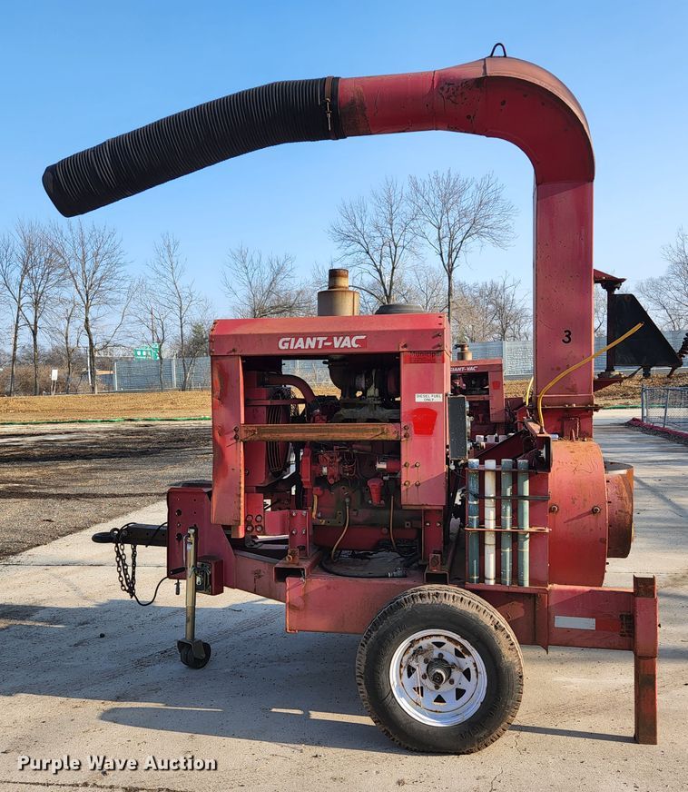 image for item KH9702 2009 Giant-vac TM6600JDTB-HW  leaf vacuum