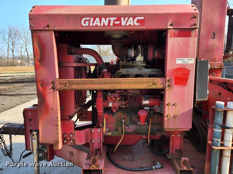 image for item KH9702 2009 Giant-vac TM6600JDTB-HW  leaf vacuum