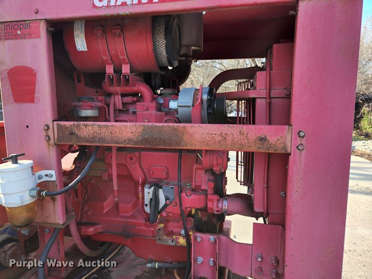 image for item KH9702 2009 Giant-vac TM6600JDTB-HW  leaf vacuum