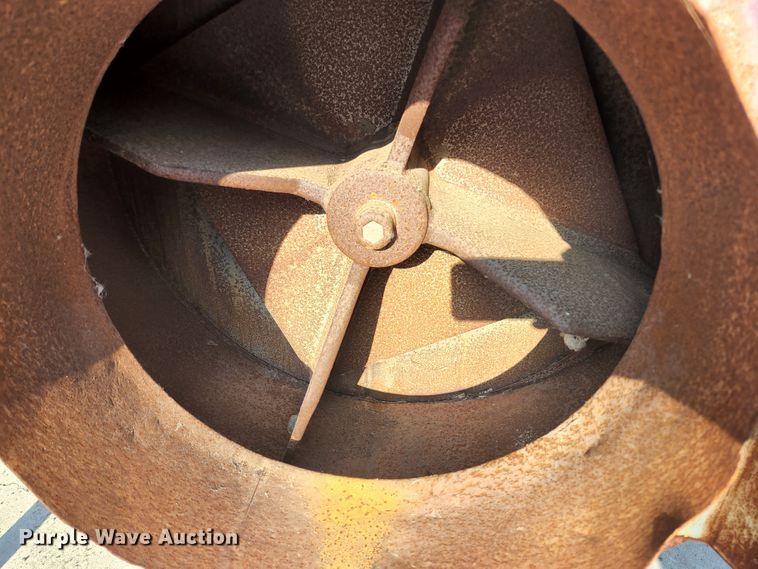 image for item KH9702 2009 Giant-vac TM6600JDTB-HW  leaf vacuum