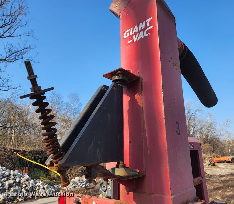 image for item KH9702 2009 Giant-vac TM6600JDTB-HW  leaf vacuum