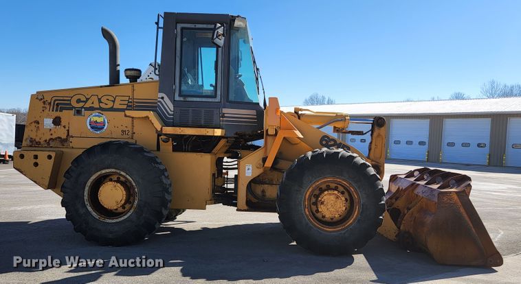 image for item KH9742 1999 Case 621B  wheel loader