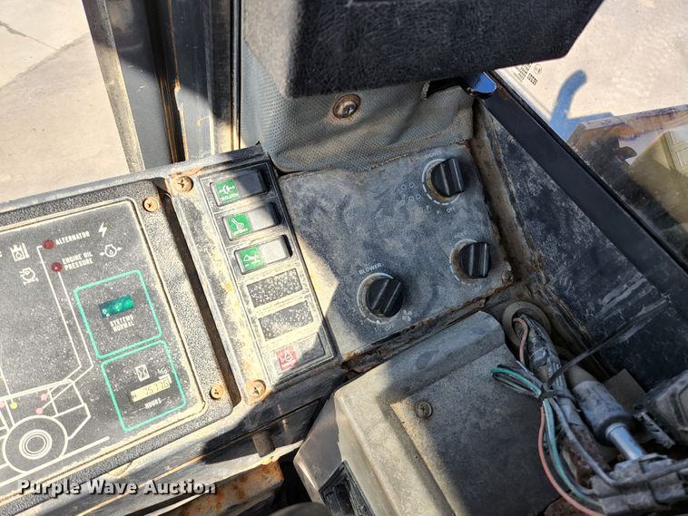 image for item KH9742 1999 Case 621B  wheel loader