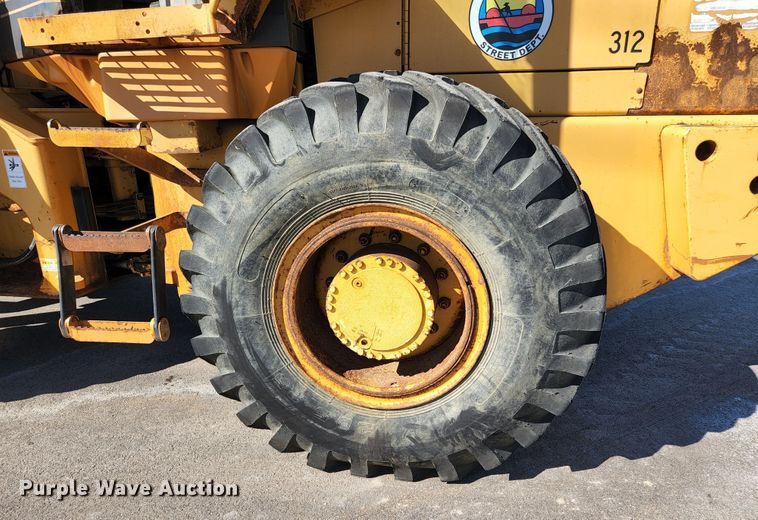image for item KH9742 1999 Case 621B  wheel loader