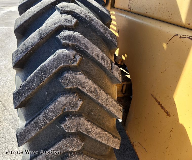 image for item KH9742 1999 Case 621B  wheel loader