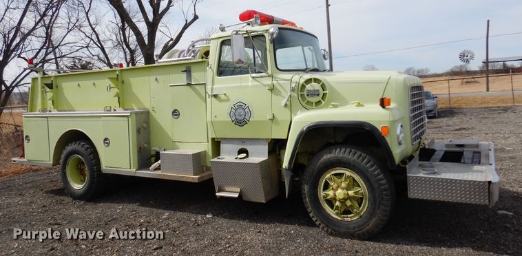 image for item KJ9577 1982 Ford L8000  pumper fire truck