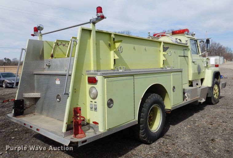 image for item KJ9577 1982 Ford L8000  pumper fire truck