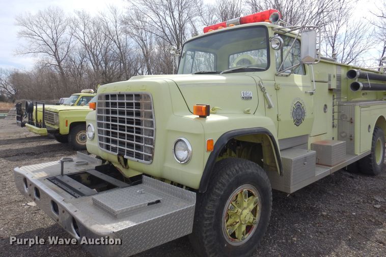 image for item KJ9577 1982 Ford L8000  pumper fire truck