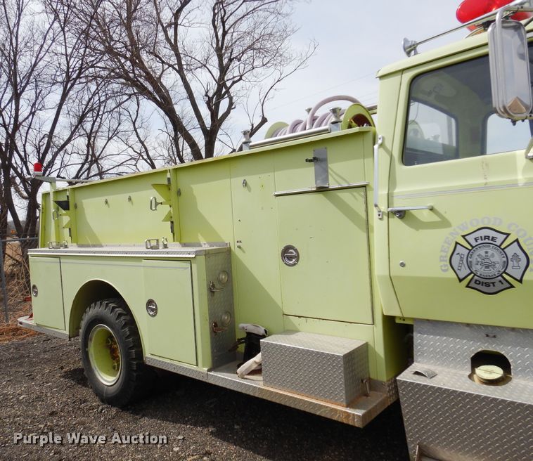 image for item KJ9577 1982 Ford L8000  pumper fire truck