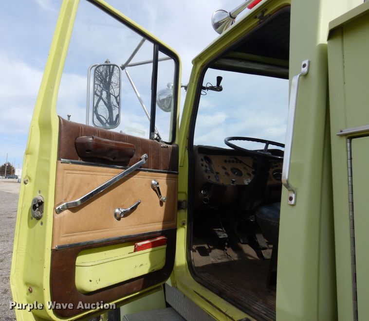 image for item KJ9577 1982 Ford L8000  pumper fire truck