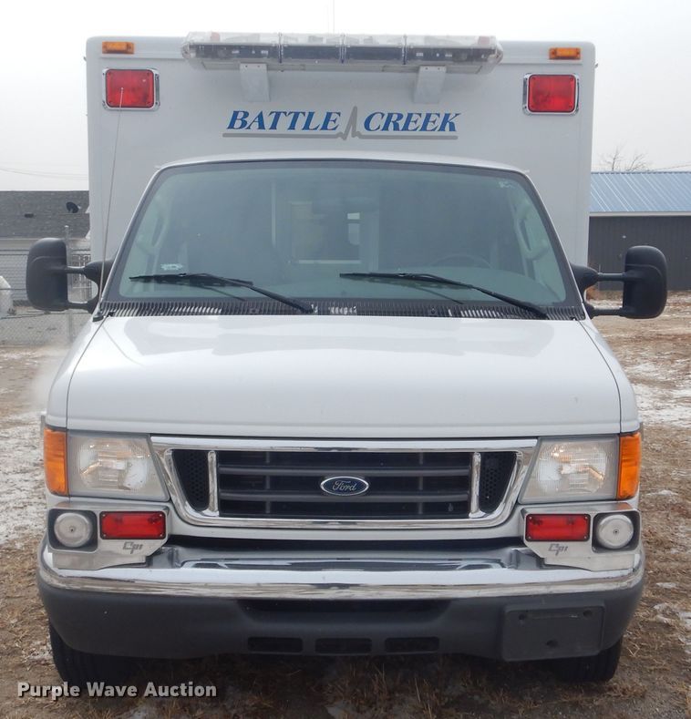 image for item MX9815 2006 Ford E450 Super Duty  ambulance