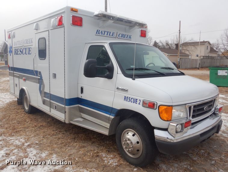 image for item MX9815 2006 Ford E450 Super Duty  ambulance