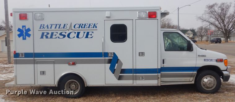 image for item MX9815 2006 Ford E450 Super Duty  ambulance