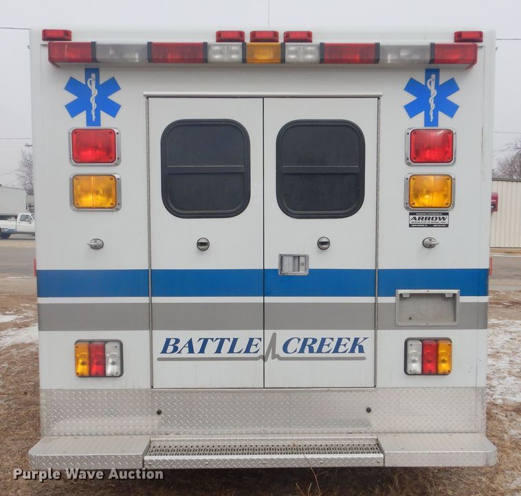 image for item MX9815 2006 Ford E450 Super Duty  ambulance