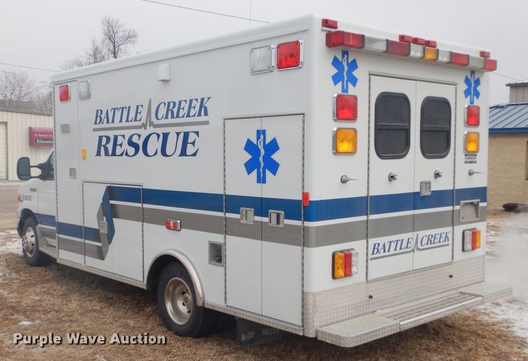 image for item MX9815 2006 Ford E450 Super Duty  ambulance