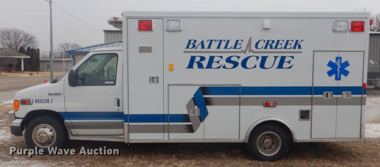 image for item MX9815 2006 Ford E450 Super Duty  ambulance