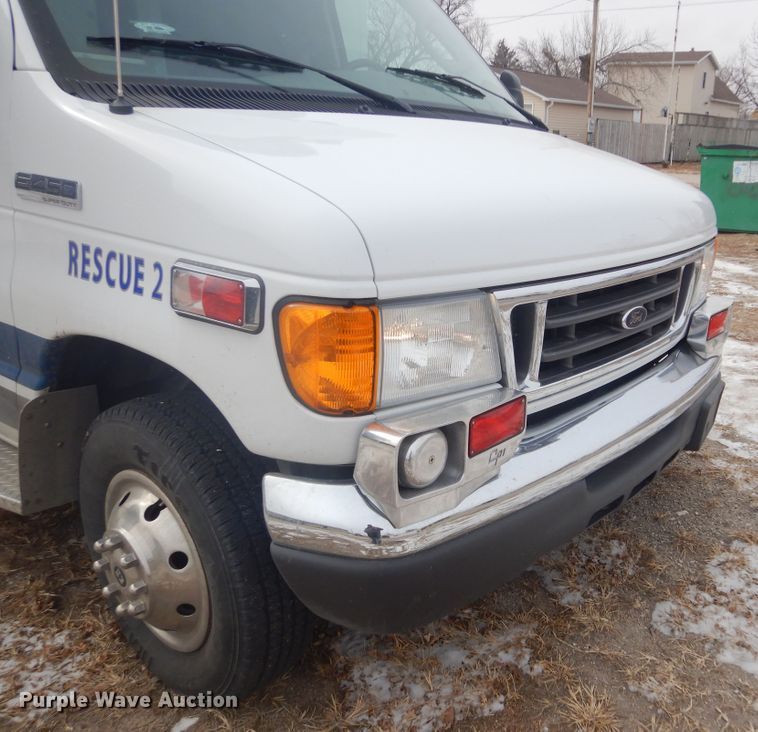 image for item MX9815 2006 Ford E450 Super Duty  ambulance
